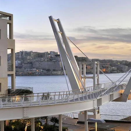Deluxe Steps To St Georges Bay דירה
