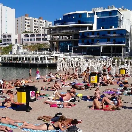 Deluxe Steps To St Georges Bay Apartment *