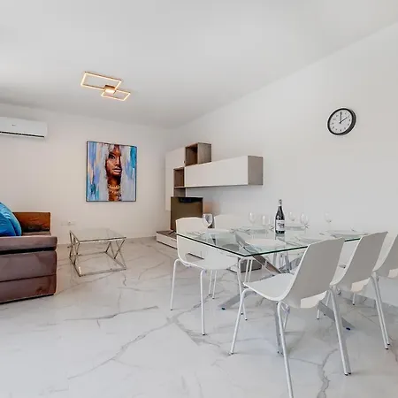 Deluxe Steps To St Georges Bay