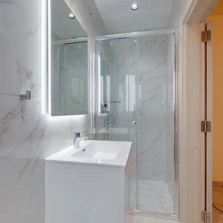 Apartament Deluxe Steps To St Georges Bay